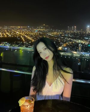 Oh Chae-yi Instagram - 백만년만의 Vietnam🇻🇳
인싸놀이 하고 하루 방전...