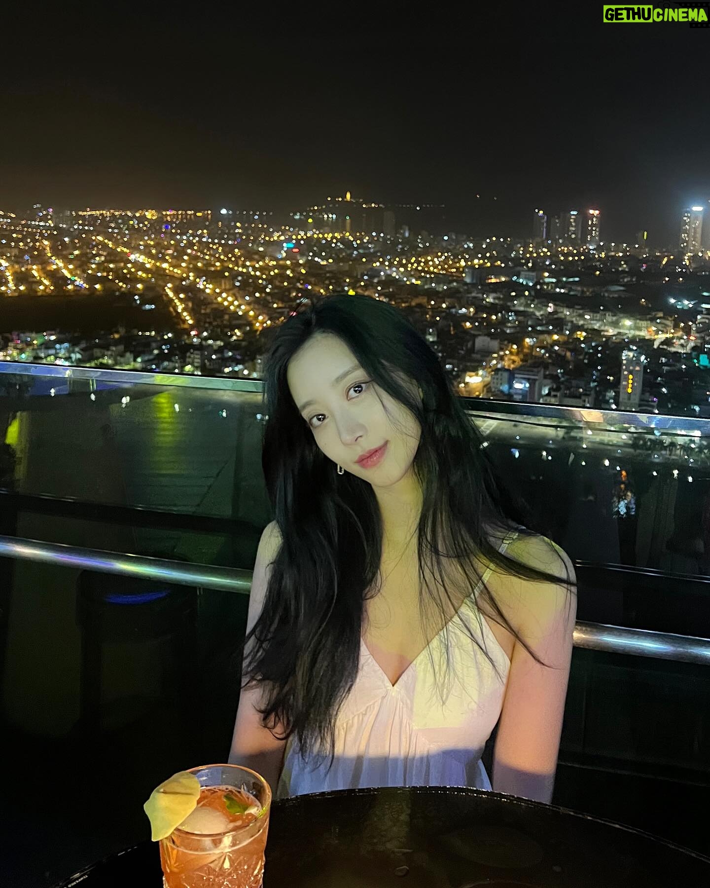 Oh Chae-yi - 3 Likes - 백만년만의 Vietnam🇻🇳
인싸놀이 하고 하루 방전...
