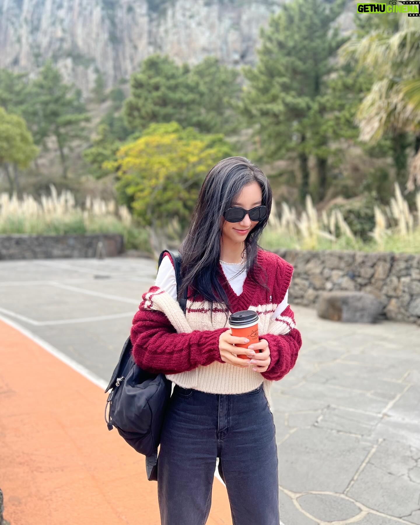 Oh Chae-yi - 3 Likes - 조카랑 오랜만에 제주✈️
간만에 말 타서 걱정했는데 칭찬받음!