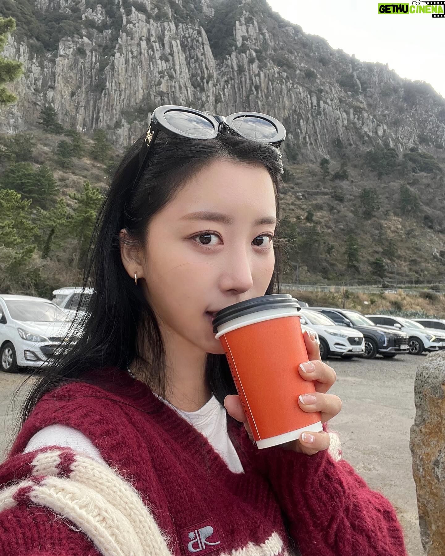 Oh Chae-yi - 3 Likes - 조카랑 오랜만에 제주✈️
간만에 말 타서 걱정했는데 칭찬받음!