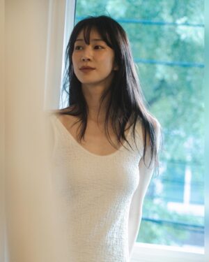 Oh Hye-won Instagram - @anggae.official #앙개 #anggae

6월 새롭게 론칭한 페미닌 컨템포러리 ’anggae (앙개)‘
실루엣을 과감하고 센슈얼하게 표현해 본연의 아름다움을 추구하는 
브랜드에요 예쁜 이름처럼 촉감이 참 좋고 여리여리🤍
6월부터 공식몰 SSF샵에서 만날수있어요🌿