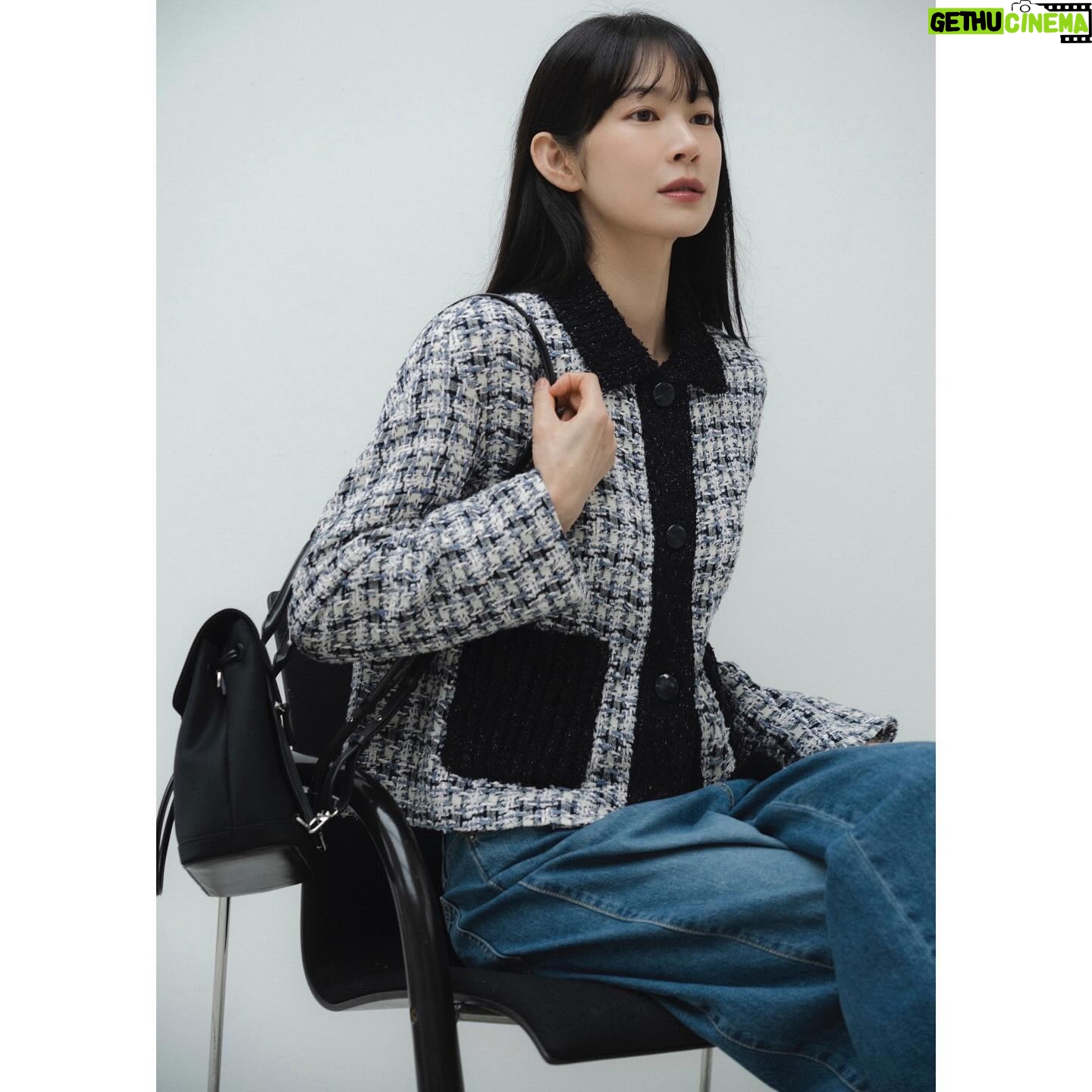 Oh Hye-won - 3 Likes - #광고 #kuho @kuho_official
구호는 건축적인 미학과 구조를 패션으로 재해석한 미니멀 라이프스타일 브랜드입니다 청량한 느낌의 트위드 원단에 팬시한 니트배색으로 포인트를 준 자켓🖤 어느자리에서나 빛나도록 함께 하세요 :)
#브리즈트위드 #트위드자켓 #봄자켓