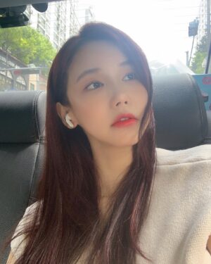 Oh In-hye Instagram - 내 긴머리 안녕. 그동안 고생해따. 인혜84한다고.. 👋🏻