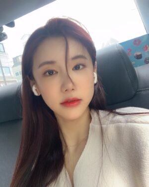 Oh In-hye Instagram - 내 긴머리 안녕. 그동안 고생해따. 인혜84한다고.. 👋🏻
