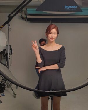 Oh In-hye Instagram - 퇴근.낼부터휴가.😆