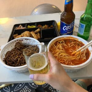 Oh In-hye Instagram - 이제 그만 정착하고싶다.ㅎㅎ😅😅😅
이사는 언제나 힘들어요. 이삿날은 짜좡묜과, 소맥으로 마무리죠.ㅎㅎ 잘살아보세잘살아보세😆