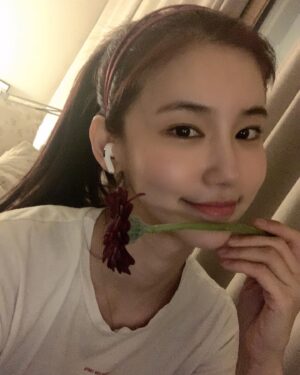 Oh In-hye Instagram - 내가 젤 좋아하는 #거베라 🌼 오랜만이야.