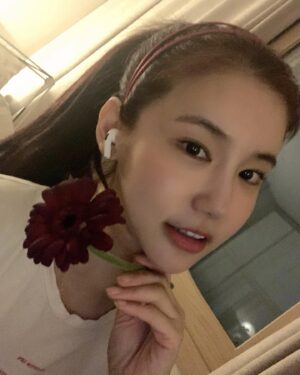 Oh In-hye Instagram - 내가 젤 좋아하는 #거베라 🌼 오랜만이야.