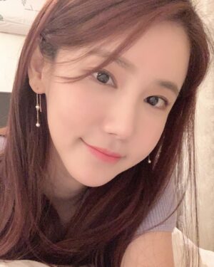 Oh In-hye Instagram - 👋🏻