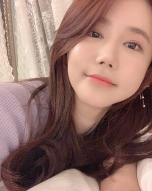 Oh In-hye Instagram - 👋🏻