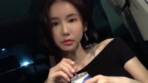 Oh In-hye Instagram - 급하게 미팅끝내고, 불금느끼러 한맥데이트. 조오타. 크.