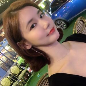 Oh In-hye Instagram - 오랜만이군. 단발. 잘부탁해👋🏻 데뷔초로 돌아간 느낌. 헷.
