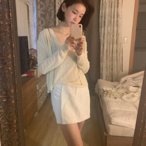 Oh In-hye Instagram - 내옷내코디. 피팅중. 다가져가버리지 뭐,ㅎㅎ 혼자서도 잘해요.ㅎㅎ배고파서 일찍 자버려야지게따.ㅠ 모두 굿밤👋🏻