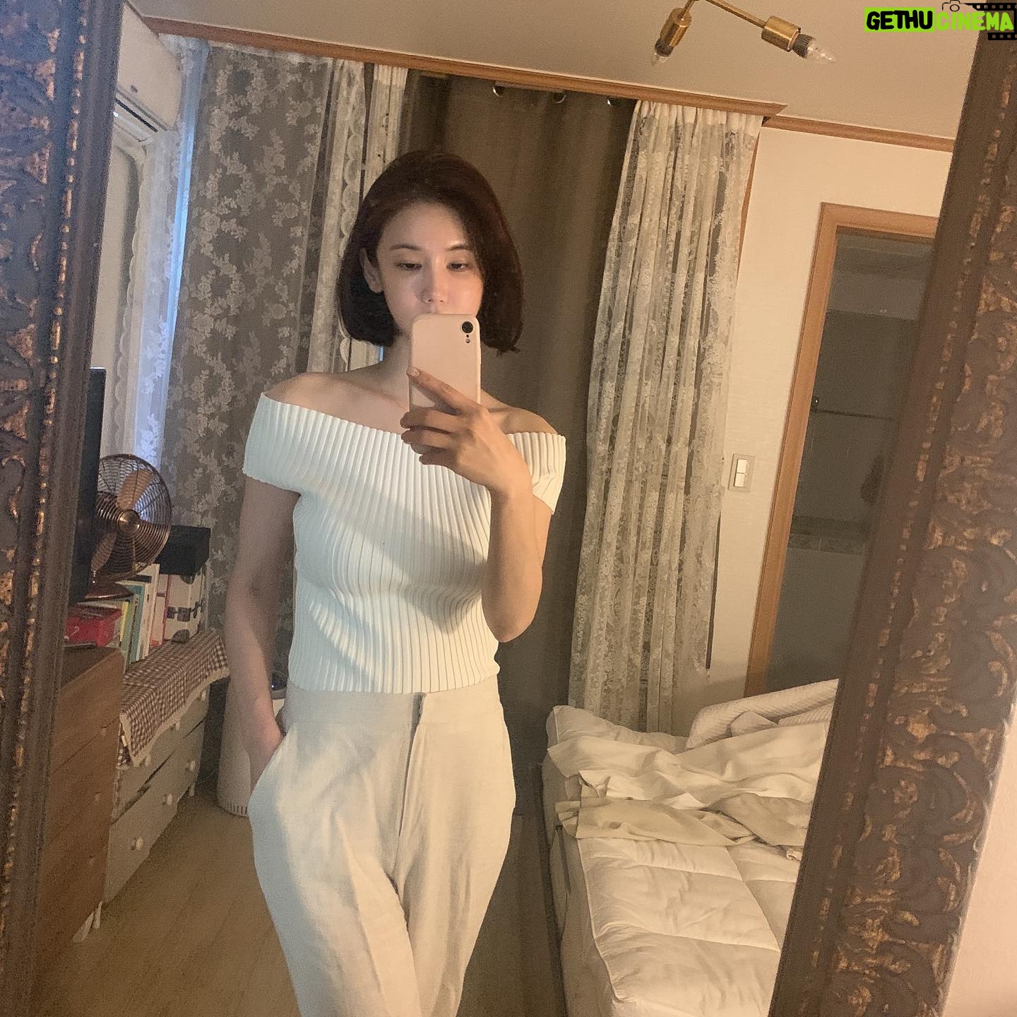Oh In-hye - 1K Likes - 내옷내코디. 피팅중. 다가져가버리지 뭐,ㅎㅎ 혼자서도 잘해요.ㅎㅎ배고파서 일찍 자버려야지게따.ㅠ 모두 굿밤👋🏻