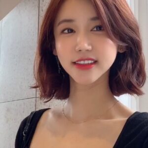 Oh In-hye Instagram - 오랜만이군. 단발. 잘부탁해👋🏻 데뷔초로 돌아간 느낌. 헷.