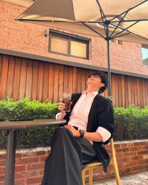Oh Seung-yun Instagram - 웃어 봄
.
.
.
.
#제로네이트#티유치과