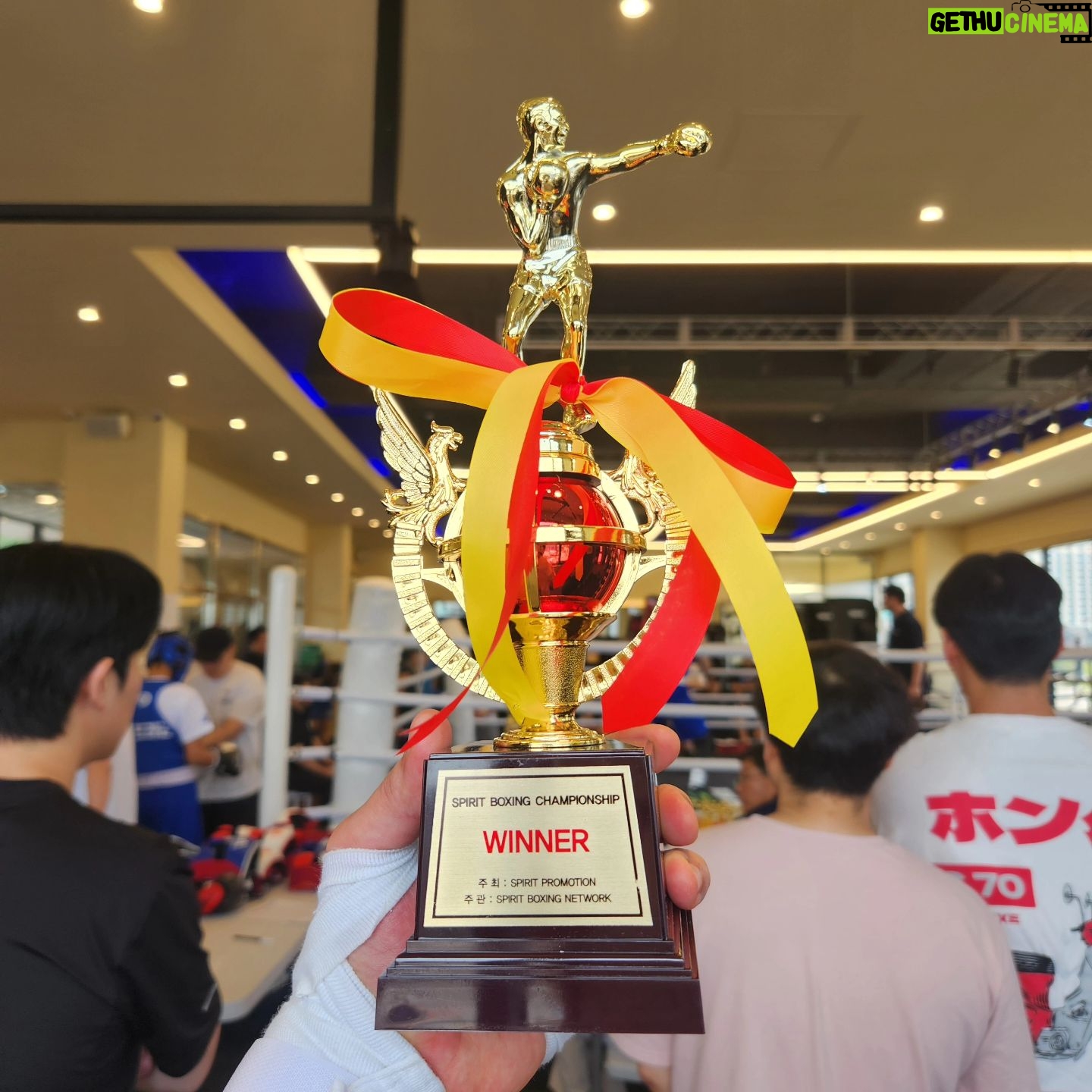 Ok Jin-uk - 33.7K Likes - 🥊 생에 첫 생활 체육 복싱 대회 -69kg 승 🥊
