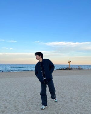 Ok Jin-uk Instagram - 2024년 새해 복 많이 받으세요🤍