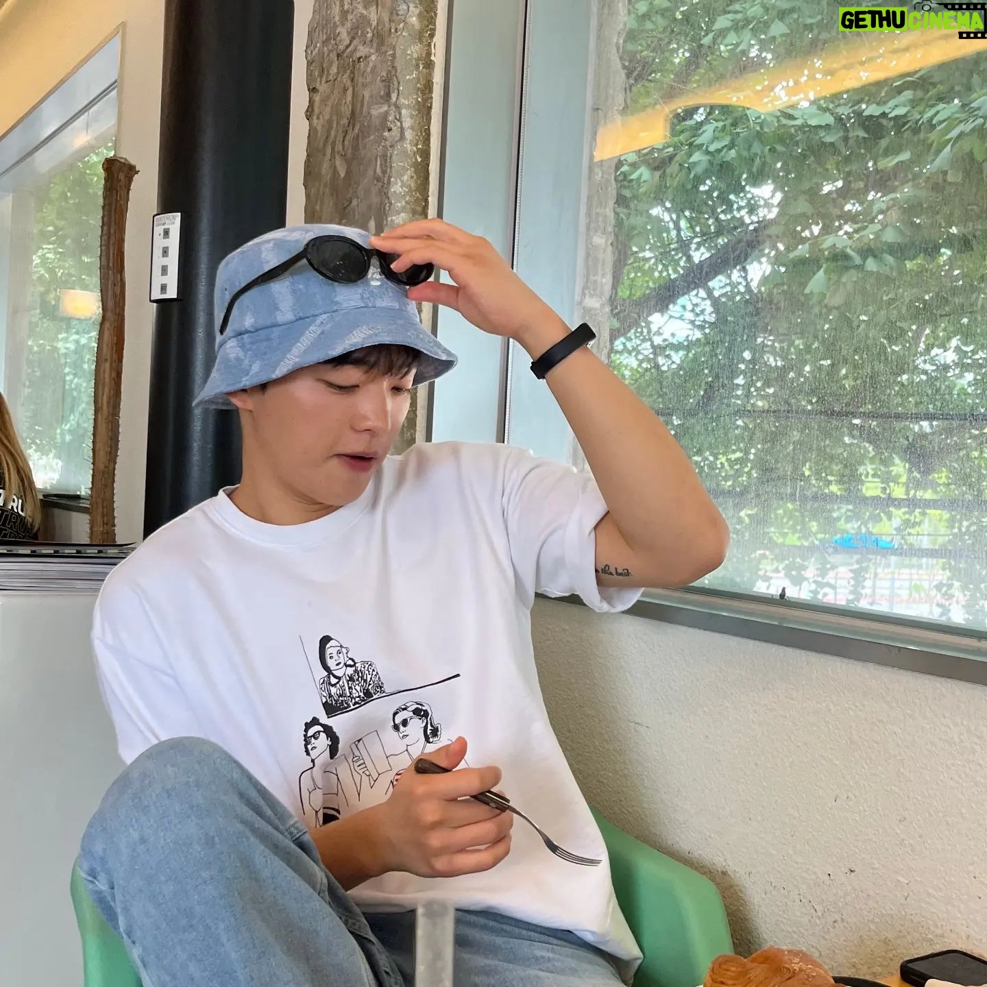 Ok Jin-uk - 26.2K Likes - 밀가루 안좋아함 🍞 근데 진짜 안좋아함🥖