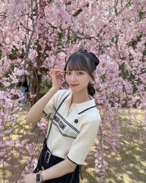 Oka Suenaga Instagram - 𓂃𓈒𓏸
⁡
･
･
⁡
お花見できました🌸🌸
⁡
･
･
⁡

#桜 #お花見 #春 #春服 #ポニーテール #lilybrown #maryquant #兼六園 #金沢