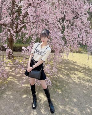 Oka Suenaga Instagram - 𓂃𓈒𓏸
⁡
･
･
⁡
お花見できました🌸🌸
⁡
･
･
⁡

#桜 #お花見 #春 #春服 #ポニーテール #lilybrown #maryquant #兼六園 #金沢