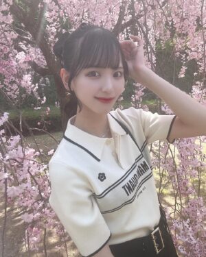 Oka Suenaga Instagram - 𓂃𓈒𓏸
⁡
･
･
⁡
お花見できました🌸🌸
⁡
･
･
⁡

#桜 #お花見 #春 #春服 #ポニーテール #lilybrown #maryquant #兼六園 #金沢