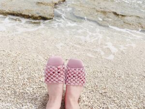 Oka Suenaga Instagram - ‪ 𓂃𓈒𓏸
⁡
･
･
⁡
𝑜𝑘𝑖𝑛𝑎𝑤𝑎 🌺🌴
⁡
･
･
⁡
#沖縄 #ナガンヌ島 #海 #夏 #夏コーデ #サンダル #砂浜 #セットアップ #砂浜アート #okinawa #nagannuisland #sea #summer #august #niceclaup #setup