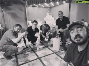 Okan Çabalar Instagram - Tüm müzelerin temelinde aslında kokoreç yatar bu kimse tarafından bilinmez mesela ama bizim tarafımızdan bilinir bu çok açık ve net bir gerçektir @sunay.akin @bahtiyarorhan @istanbul.kedimuzesi #kedimüzesi