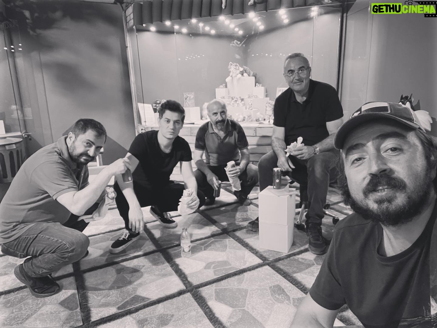 Okan Çabalar - 395 Likes - Tüm müzelerin temelinde aslında kokoreç yatar bu kimse tarafından bilinmez mesela ama bizim tarafımızdan bilinir bu çok açık ve net bir gerçektir @sunay.akin @bahtiyarorhan @istanbul.kedimuzesi #kedimüzesi