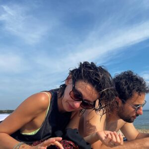 Olcay Yusufoğlu Instagram - Rehabilite olduğum tatilimiz ektedir;

* Naif.Süper 
* Üzücü bi hikaye
* Sanatlı
* @deryadilege 
* Talih/ Isırgan otu
* Sütunlar / Prima Facie efekt
* Senkronizasyon
* Benimkiler
* Bafa 
* kAlpim🤍