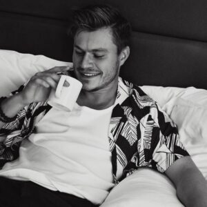 Oleg Gaas Instagram - «Нужно уметь отдыхать или учиться этому»
До сих пор не понимаю: 
у меня сильная усталость или слабая мощность¿)
Пока с этим разбирался,организм закричал : «Э…Осади,а» и включился постельный режим: пилюли,капельницы и т.д ! Пришлось остановиться бежать…
Но что нас не убивает,то делает нас БОГАТЫРЕЕ!!!
Решил послушаться врача и разрешил себе ничего не делать,ненавижу это занятие,но сейчас оно у меня прекрасно получается. Не ожидал,что можно настолько всего не успеть и не сделать и не переживать поэтому по-поводу. 

Поэтому не унываем,снег идёт пушистый,год грядёт красивый 2022,да и сами мы не промах! 
Всех с наступающим и здоровья в ВАШ дом!!!
Находите время для себя. Мы едениственное,что у себя есть)
.
.
.
.
.
📸@elenarezvova
#олеггаас #oleggaas #бытьдобру
#ворожуснимаюпорчу #постельныйрежим