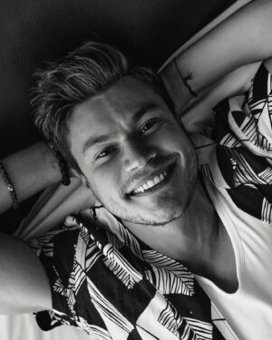Oleg Gaas Instagram - Я ВЕРНУЛСЯ❗️

Друзья, я наконец-то вернул свою страницу. 
Для тех кто не знает или не понял, несколько недель назад взломали мой аккаунт в инстаграм.
Мошенники от моего лица, призывали подписчиков участвовать в «розыгрыше» и переводить им деньги. К сожалению, нашлись те, кто всё-таки клюнул. Ещё опечаливает, что, как я не старался, но так и не смог вернуть или, хотя бы, заблокировать свою страницу через тех. поддержку инстаграм. и поэтому пришлось договариваться со злодеем о выкупе. Решил рискнуть и заплатить ему ,и вернуть доступ к аккаунту, как можно скорее, чтобы от их схем пострадало как можно меньше людей. К сожалению, были случаи, когда деньги отправляли, но аккаунты не возвращались. 
Хочу поблагодарить всех, что дождались и особая благодарность людям,которые делали репосты(от многих не ожидал).
Теперь я с вами, а вы со мной!
Пожалуйста, будьте бдительны и осторожны. Всегда всё внимательно проверяйте и перепроверяйте. В наше время очень легко попасться в сети мошенников, они регулярно придумывают что-то новое. Если вы всё-же попались, немедленно обратитесь в полицию!

#бытьдобру
#ворожу
#снимаю
#порчу
#ОлегГаас
#взломалистраницу
#вернулистраницу
#выкуп
#мошеннники
#вернулся