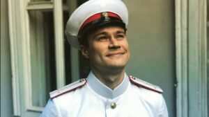 Oleg Gaas Instagram - Друзья, напоминаю, что сегодня вечером на Первом канале  новые серии ретро-детектива «Шифр» 🎬
Смотрим и делимся впечатлениями в комментариях
.
.
.
.
.
#шифр
#sonypictures
#первыйканал
#неприличнокрасиво
#бытьдобру
#ворожуснимаюпорчу