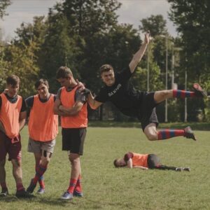 Oleg Gaas Instagram - 13ая серия уже вышла на @itsmore.tv и @kinopoisk , а скоро выйдет и на @tv_ctc
Но ещё скорее выйдет на поле женская российская команда по регби-7, которая впервые квалифицировалась на Олимпийские игры. Давайте все вместе поддержим наших девчонок и пожелаем им победы.

Смотрите Олимпиаду или всё внимание направлено на сериал "Регби"?
.
.
.
.
.
#легиофеликс #регбисериал #стс #регби7 #олимпиада2021 #олимпиада #гаасолег #мирохина