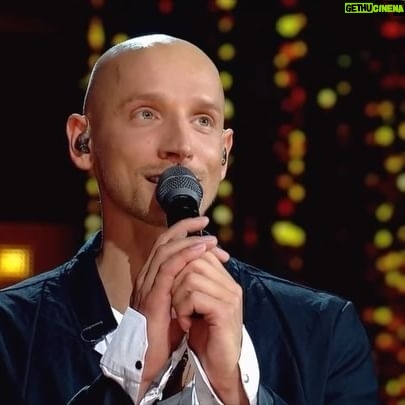 Oleg Malashkin - 1.7K Likes - Рубрика "Вредный зритель в десятом ряду"...
случается так, что в определенный момент не происходит внутреннего совпадения с исполнителем и ничего не можешь поделать с собой... хоть ножом режь... но самое главное, что ЭТО НЕ ОЗНАЧАЕТ ровным счетом НИЧЕГО ПЛОХОГО!!! Я убежден, что никакое критическое высказывание не способно переубедить настоящего артиста: ни в истинности его цели, ни в силе его таланта! @kurchich_art 🙏🏼🙏🏼🙏🏼
я приношу свои извинения, что возможно оказался недостаточно восприимчив в моменте...! Женя, сколько раз мне говорили в жизни, что вообще не надо заниматься музыкой!!))))) Что мы делаем в этот момент?!))) киваем, улыбаемся и ПРОДОЛЖАЕМ ДЕЛАТЬ то, без чего не представляем свою жизнь: петь/писать/творить! Искренне желаю вам успеха 🙏🏼🙏🏼🙏🏼🤍
