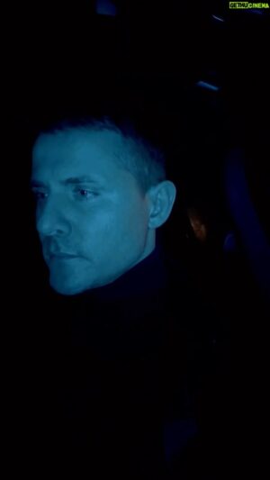 Oleg Malashkin Instagram - одна из песен долгожителей… долгождателей! 7 лет она перекладывалась с полки на полку, с ветки на ветку … 
и это БЕССПОРНО одна из моих лучших песен!!!
до сих пор помню даже МЕСТО в городе, где она была написана…

#такоеНЕпрощают 
@__malinovskiy__ 
премьера 21.10.2022 😎