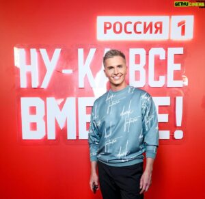 Oleg Malashkin Instagram - Этот день уже близко!!!
8 сентября в 21:30 в эфире канала #Россия @tvrussia ПРЕМЬЕРА юбилейного ПЯТОГО сезона гранд-шоу #НуКаВсеВместе @tvshowvsevmeste ⭐️⭐️⭐️
Это будет грандиозно, безумно талантливо и даже скандально🔥
НО
самое главное ☝🏼 первый выпуск открывает моя новая песня #вОсеннихГородах, которая была написана специально для победителя супер-сезона @pavlovsky_sv 🎶
И это точно нельзя пропустить 😎🤌🏽