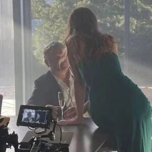 Oleg Taktarov Instagram - Знаете, бывает всего лишь один день, когда ты можешь согласиться на бой... завтра уже поздно, завтра у тебя 1000 предложений.  всё идёт и так хорошо до этого дня...
Так и с женщиной. Существует только один день, когда ты можешь полюбить её на всю жизнь. Завтра ты увидишь, что у неё злое лицо. Это как в истории, которую рассказал мне Александр Ашотович Атанесян ..., а ему она была рассказана Режиссёром Данелия.
Скульптор сделал скульптуру жены. И у неё было злое лицо. Муж посчитал, что это плохой скульптор...
Пока не развёлся.