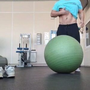 Oleg Taktarov Instagram - Доброе утро ! С Рождеством ! Здоровья и всех благ Вам и Вашим  близким ! ✊️
Небольшой рождественский подарок.
Сочетание этих 2 упражнений даёт невиданные результаты для рельнфа и плоского живота 
PS
Правда, я ем мало. И маленькими порциями. Особенно когда не в гостях. После 2 рюмки всегда останавливаюсь. Хлеб не ем,  сахар тоже.
Ну, у всех свой метаболизм. И наверняка вам подойдёт что-то другое.
