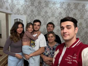 Oleg Ternovoy Instagram - Этот год выдался самым нелегким на моей памяти, но этот год стал началом новой жизни!
В первую очередь я говорю спасибо самому себе за то, что в моменты большого отчаяния , я продолжал сопротивляться, развиваться и идти вперед! 
И конечно же я говорю спасибо всем, кто мне помог и был добр ко мне!
Я верю лучшее у нас впереди💪🏻