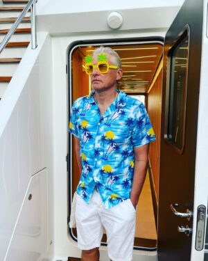 Oleg Tinkov Instagram - My rehab after #leukemia is going on. Time flies and soon it is 4years since diagnosed. If God have Mercy and saved me on this Planet🙏🙏🙏,I should start doing something..? Obviously I can’t go back to Mordor before fascism is over… when? I think never, I don’t think “after Putin” will be any better… Russia is cursed.. Any ideas for business?  Привет народ, уже 4 как реабилитируюсь после рака крови и #пересадкакостногомозга .. мозги завяли, консультирую 3 финтек стартаапа, 2 из «Тинькофф Мафия» … если даст Бог доживу до следующего года без приключений🙏🙏🙏пора что-то начинать делать? Конечно назад дороги нет, хочется сделать последний подвиг ВНЕ России.. Есть идеи?