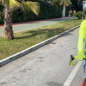 Oleg Tinkov Instagram - Продолжаю реабилитацию.. пока не просто. Впервые за 2,5года сел на свой любимый велик, самый мой счастливый день за много месяцев❤️. 
После перенесенной только что не простой Дельты, особенно приятно. Всем, кто болеет лейкемией и другими раками, только лучшие пожелания! Боритесь, не сдавайтесь, всё будет хорошо. Болезнь не простая, РТПХ долбит, но мы тут🙏
Жертвуйте и посылайте донаты тем, кто в это нуждается @leikozunet @tinkovfund