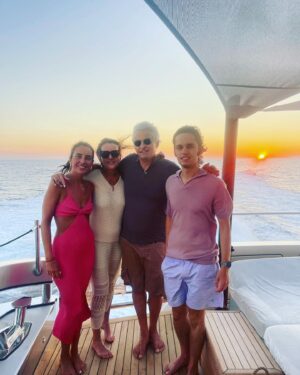 Oleg Tinkov Instagram - Как я писал ранее, Английские чиновники сделали ошибку в сложный обстоятельствах будучи шокированы сумасшедшим Путиным, начавшим войну в центре Европы в 21 веке. Меня ошибочно ввели в санкции.. но как и много раз говорил, демократии, в отличии от диктаторских режимов, могут и умеют справлять свои ошибки, так как у нас здесь работают суды, пресса и другие институты. И в конце концов правда побеждает, в отличит от автократии, где только один человек решает : прав ты или нет, сидеть тебе в тюрьме или на яхте. В России-это очевидно сегодня. Жаль Россию, именно потому я тут, я НЕ рожден жить в диктатуре и подлизывать вождю, как делают 90% моих бывших коллег. Стыдно за них…  и .. Спасибо ДЕМОКРАТИИ🙏. As i said earlier, democracy makes mistakes , but fix them, cause institutions are working.. press/courts/public organizations.
I was guilty without being guilty, now it is fixed. It would never happened in autoritarian or dictator’s regimes. There is only ONE, usually crazy person decides who should be punished or who not. There is not court but Putin phoning judge decides how long Navalny should be in jail. Nasty country.
That’s why i am here in Europe with democratic values, and really feel@sorry for my colleges, Russian Enterpreurs, who should  accept this absurd and humiliation in exchange for money.shame in YOU☝️ Vive le democracie❤️