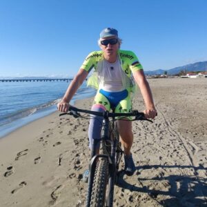 Oleg Tinkov Instagram - Массово хвалят интервью на YouTube Лизе Осетинской в передаче «Русские Норм».. говорят, лучше чем у Дудя получилось… я согласен, Юра «перегрузил» политикой, а она мне НЕ интересна и я НЕ планирую ей заниматься, сразу говорю. Лиза больше спрашивала про предпринимательство, мне это безусловно интереснее… даст Бог, выздоровею окончательно и что-нибудь замучу. Вообщем это была реклама передачи✔️