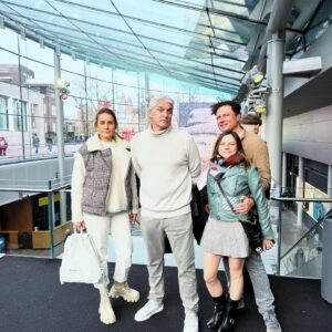 Oleg Tinkov Instagram - Заехали в Амстердам, встретились с хорошими людьми, посетили выставку Ван Гога. Дал интервью талантливому Мише Козырееу @tvrain , выйдет через месяц. Поговорили о музыке, нон-конформизме, добре и зле. Видел Анну Монгайт и других ведущих-все красивые, даже без макияжа.
Went to Amsterdam, the home of liberalism or ultra-liberalism, my way ❤️