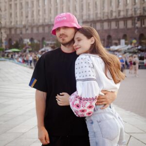 Oleh Psiuk Instagram - Йо! Ми з моєю Білобровою вітаємо всіх з Днем закоханих ❤️
Цей день є ще одним приводом сказати своїм близьким людям, як сильно ви їх любите! Тому всі, хто читає цей пост, підіть обійміть або зателефонуйте своїм коханим.

Як звати вашу 2гу половинку?

—

Yo! My Bilobrova and I wish everyone a very happy Valentine's Day ❤️
This day is another excuse to tell your loved ones how much you love them! So everyone reading this post, go give your loved ones a hug or a call.

What is the name of your significant other?