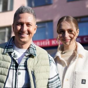 Oleksandr Pedan Instagram - Розпочали зйомки нового проєкту «КоледжCheck»

Після двох сезонів проєкту «УніверCheck» ми з командою зрозуміли важливість і необхідність висвітлення професійно-технічної освіти в Україні 🎓

Знімаємо новий сезон освітнього тревел-шоу «КоледжCheck», де будемо розповідати про важливість та можливості навчання в коледжах та закладах профтехосвіти. 

Ми вирішили змінити формат — я відповідатиму за комунікацію з батьками, розвінчування стереотипів щодо навчання в коледжах. 

За розкриття усіх таємниць коледжів візьметься моя донька та партнерка по шоу Лера @pedanlera разом з українськими блогерами, які є кумирами для нашої молоді. До речі, пишіть, кого хочете побачити👇

Кожен освітній заклад — новий блогер та нова спеціальність! 

Стартували з Сум @vstup.mfk_sumdu . Наша мета — показати, що у випускників коледжів було, є й буде дуже багато можливостей для роботи. Адже після перемоги нам будуть необхідні робочі руки для відбудови держави 🙌🏼