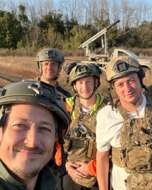 Oleksandr Pedan Instagram - Знову з'їздили на фронт. Важливо, що відчув і побачив. Ділюсь думками 💭

Військові не скажуть, але вони дуже втомились. Ми бачили хлопців і дівчат, які не були вдома вже близько півтора року. Півтора року без найдорожчого - обіймів і поцілунків від близьких людей. 

Цього разу поїхали невеликим складом - Юра Мончак @yuramagician, Ілія Корман @iliya_korman, Бампер і Сус @bamperisus зі своєю гумористичною програмою. Мета незмінна - по максимуму перезавантажити військових 🙏🏼

4 дні. 9 виступів. Від галявини в лісі, на якій зібралось понад 300 бійців 95-ої бригади, до 15-ти хлопців з 8-го полку в підвалі поблизу Бахмуту. Завершили це дійство на Купʼянському напрямку. Один із виступів був за 10 кілометрів від селища Гроза за день до того, як сталася трагедія😢

На початку виступу перед тобою втомлені та сповнені сумом очі військових. А після невеличкого концерту бачиш лише усмішки. В такі моменти розумієш, що мета досягнута, адже кажуть, що тепер “нам є про що говорити одне з одним”. Незвично, але фокуси, ілюзії, а також Бампер і Сус, що фактично говорять голосом комбата, дуже сильно зайшли нашим хлопцям і дівчатам. 

До чого я веду? До того, що всі артисти зараз мають зібратися докупи й почати їздити до наших воїнів. Не обов'язково на передову. Є багато підрозділів, які зараз знаходяться на відновленні в тилу й так само потребують уваги. 

Окремо звертаюся до цивільних. Ми в жодному випадку не маємо права втомлюватися. Тому що вони там щодня продовжують “не втомлюватися”. Їм потрібна наша допомога, увага й підтримка. Ось вам приклад. На одном з фото - барбер Артур з Хмельницького (фото 3) @barber.khm, який щомісяця приїжджає до 36-го батальйону та стриже голови й бороди хлопцям, повертаючи їм відчуття звичного. 

Варіантів безліч. Не втомлюємося, продовжуємо працювати. Війна, на жаль, триває. І вона в дуже активній фазі. 

Дякую команді й військовим, які тепло прийняли. Слава Україні 🇺🇦