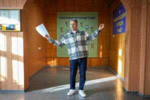 Oleksandr Pedan Instagram - Розпочали зйомки нового проєкту «КоледжCheck»

Після двох сезонів проєкту «УніверCheck» ми з командою зрозуміли важливість і необхідність висвітлення професійно-технічної освіти в Україні 🎓

Знімаємо новий сезон освітнього тревел-шоу «КоледжCheck», де будемо розповідати про важливість та можливості навчання в коледжах та закладах профтехосвіти. 

Ми вирішили змінити формат — я відповідатиму за комунікацію з батьками, розвінчування стереотипів щодо навчання в коледжах. 

За розкриття усіх таємниць коледжів візьметься моя донька та партнерка по шоу Лера @pedanlera разом з українськими блогерами, які є кумирами для нашої молоді. До речі, пишіть, кого хочете побачити👇

Кожен освітній заклад — новий блогер та нова спеціальність! 

Стартували з Сум @vstup.mfk_sumdu . Наша мета — показати, що у випускників коледжів було, є й буде дуже багато можливостей для роботи. Адже після перемоги нам будуть необхідні робочі руки для відбудови держави 🙌🏼