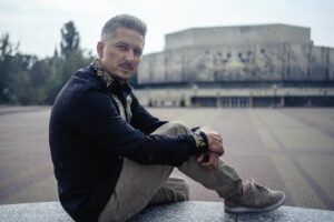 Oleksandr Pedan Instagram - День вишиванки
Відзначаю в сорочці, яку мама вишила для мене.
Тепер це одна з найцінніших речей, яку, вірю, будемо передавати з покоління в покоління.
Пам’ятати, плекати та поширювати своє – важливо. Власне, це те, за що боряться наші військові – можливість бути українцем.

Не забудьте сьогодні вдягнути вашу вишиванку. Особливу, з вашою історією. 
Люблю це єднання, коли на вулицях ви наче незнайомі, але всі такі рідні.

Слава Україні🇺🇦